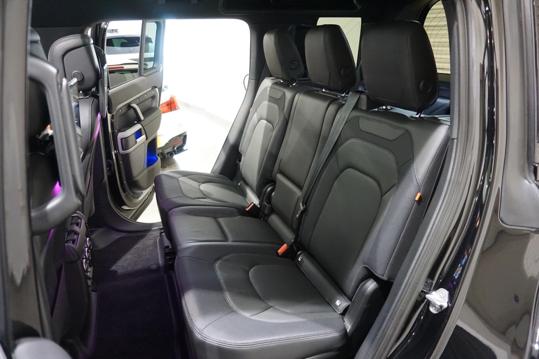Land Rover Defender 110 3.0 D300 MHEV X-Dynamic HSE Auto 4WD Euro 6 (s/s) 5dr